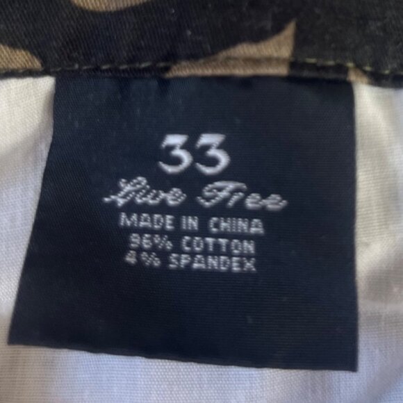 Live Free Camouflage Cargo Shorts Size 33 Green Cotton Stretch - Picture 7 of 8